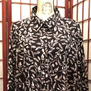 St.John’sBay Black and white Blouse